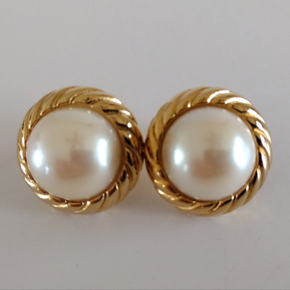*Richelieu pearl gold-tone braided earrings
